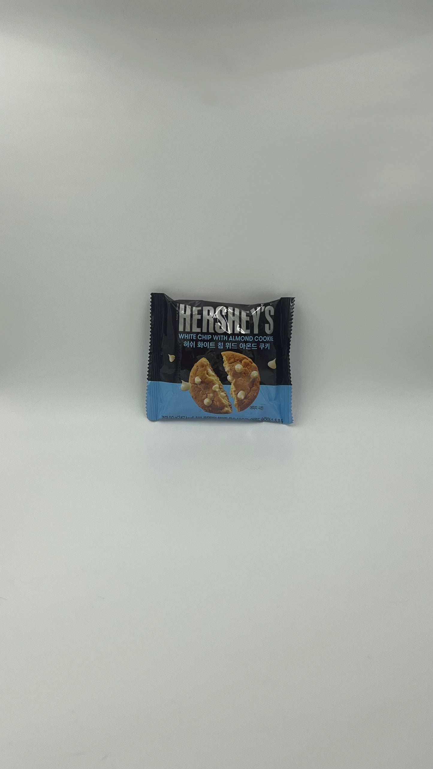 Hershey’s White Chip Almond Cookie